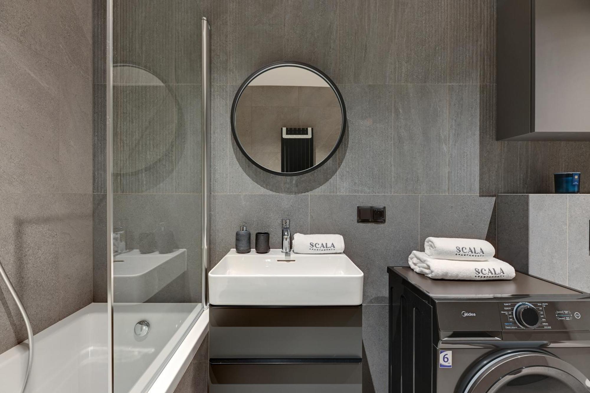 Scala 60C City Center Apartments By Lion Apartments Gdańsk Exteriör bild